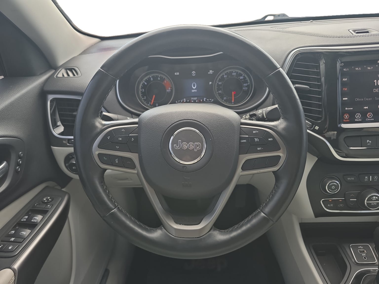 Used 2019 Jeep Cherokee Limited FWD image 13