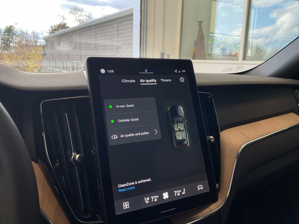 New 2026 Volvo XC60 B5 Plus w/ Protection Package Premier image 25