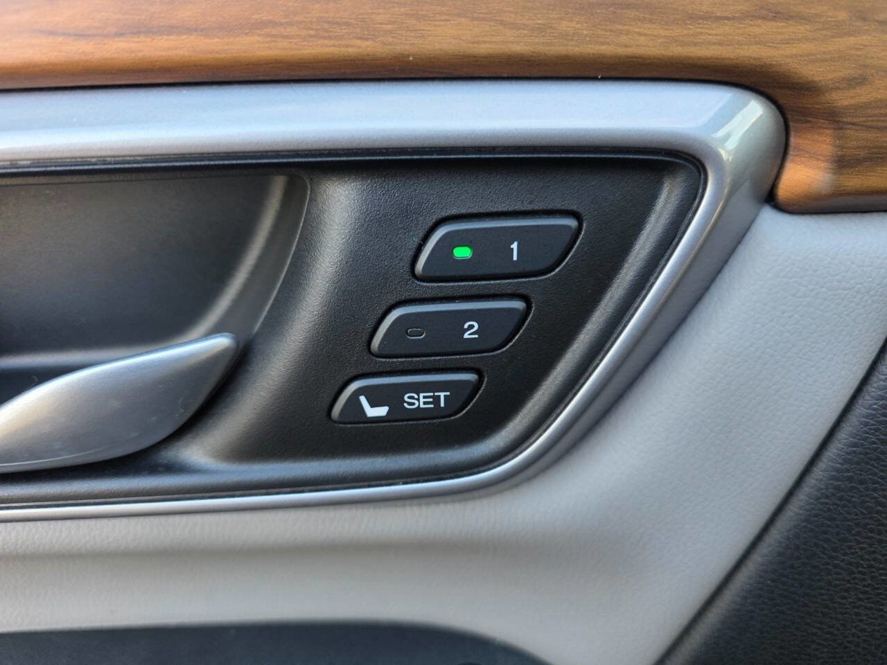 Used 2017 Honda CR-V Touring image 11