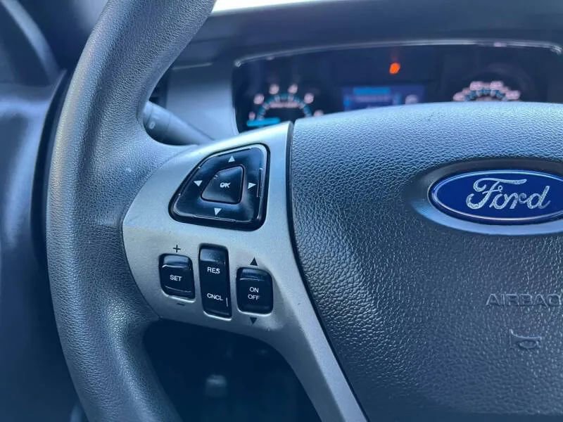 Used 2015 Ford Taurus SEL image 20