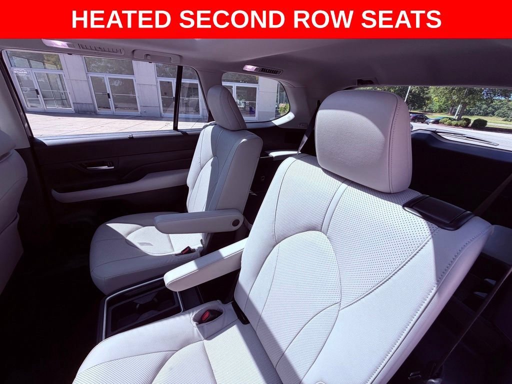Used 2025 Toyota Grand Highlander AWD image 14