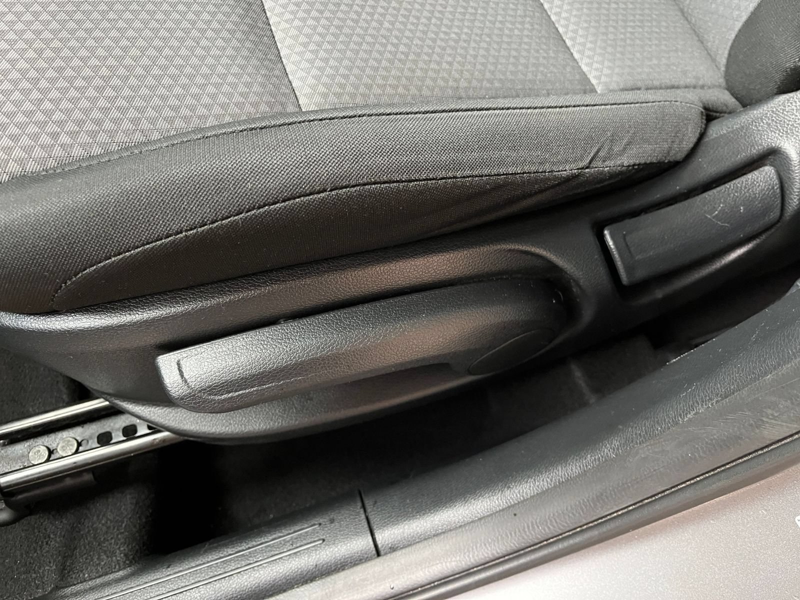Used 2025 Kia Soul LX w/ LX Technology Package FWD image 21