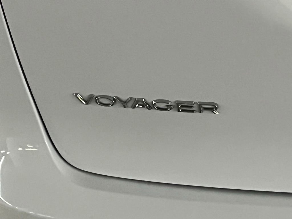 Used 2021 Chrysler Voyager Lxi image 31