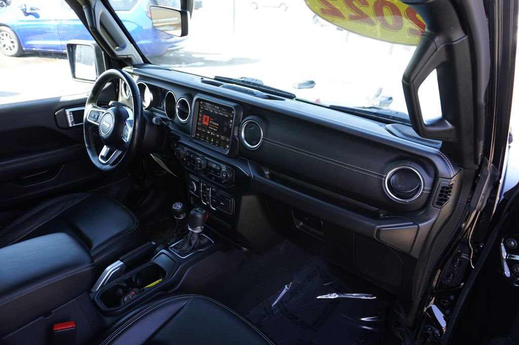 Used 2022 Jeep Wrangler Unlimited Sahara w/ Cold Weather Group image 30