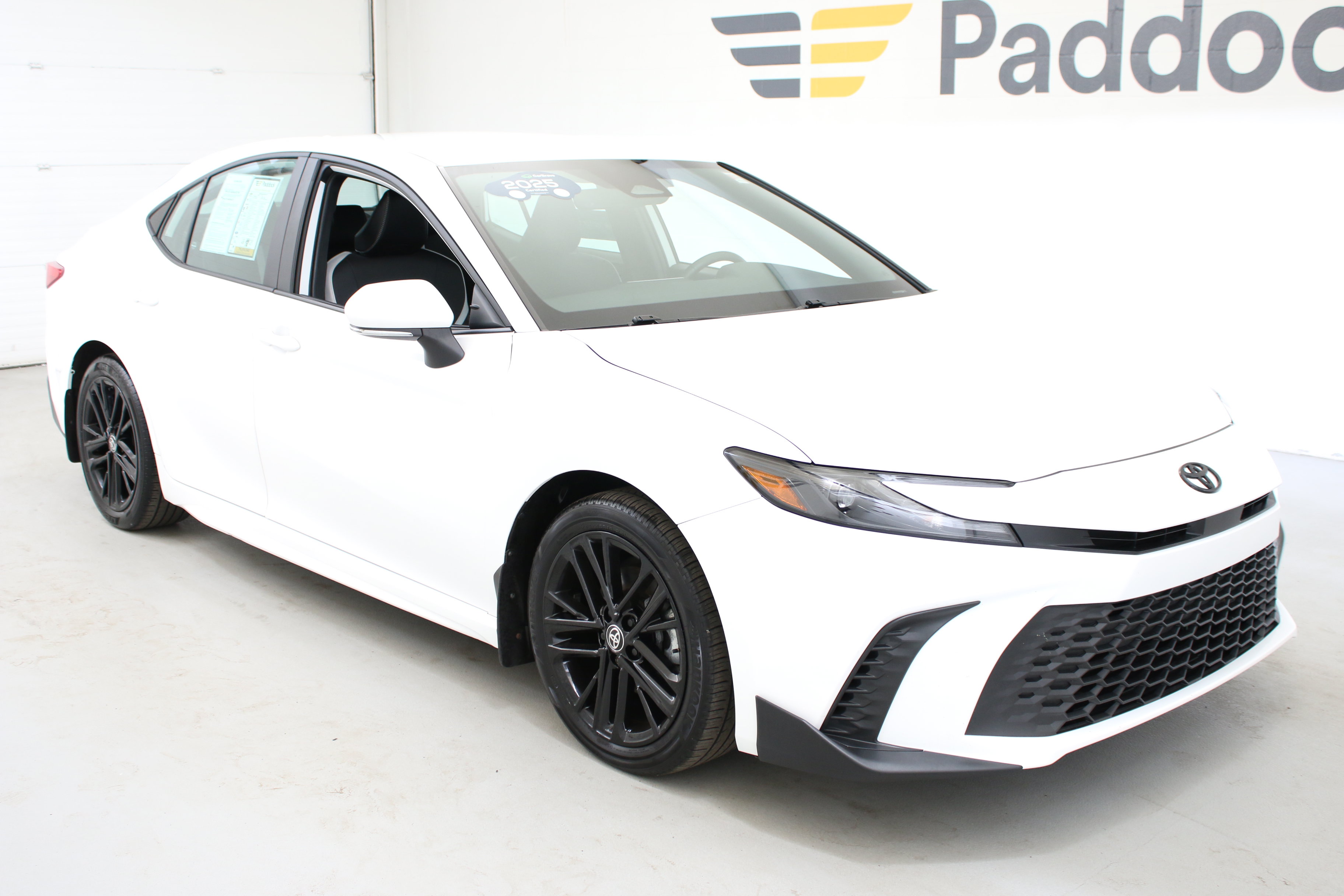 Used 2025 Toyota Camry SE w/ Convenience Package FWD image 9