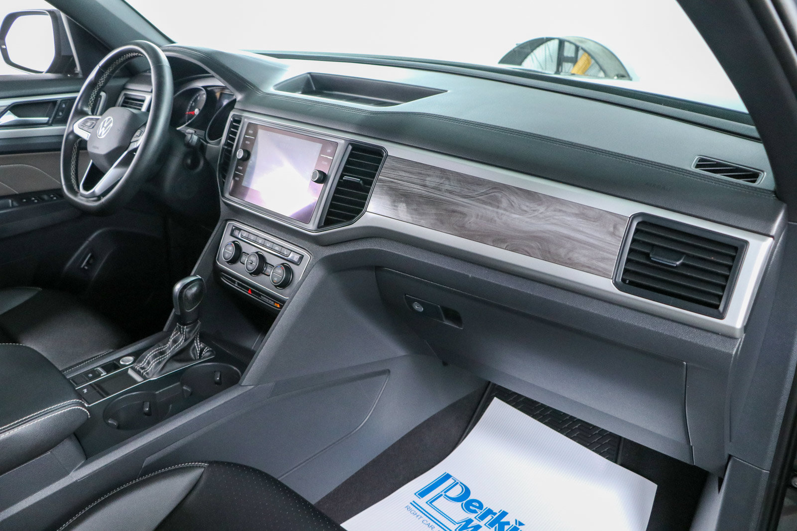 Used 2021 Volkswagen Atlas Cross Sport SE w/ Panoramic Sunroof Package FWD image 27