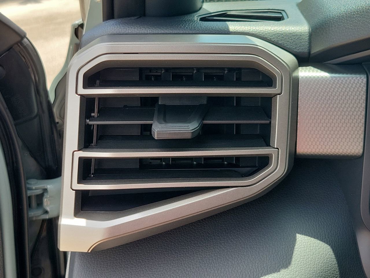 New 2026 Toyota Tundra Limited AWD/4WD image 30