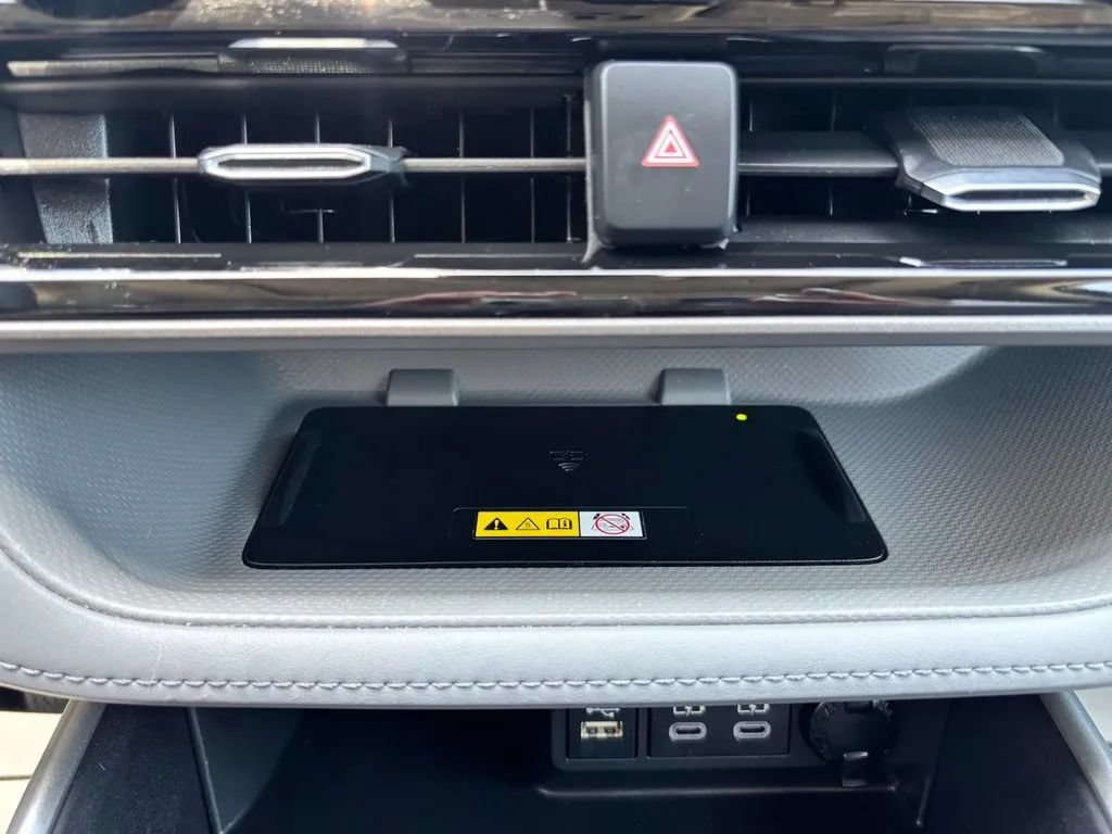 Used 2023 Toyota Highlander XLE FWD image 16