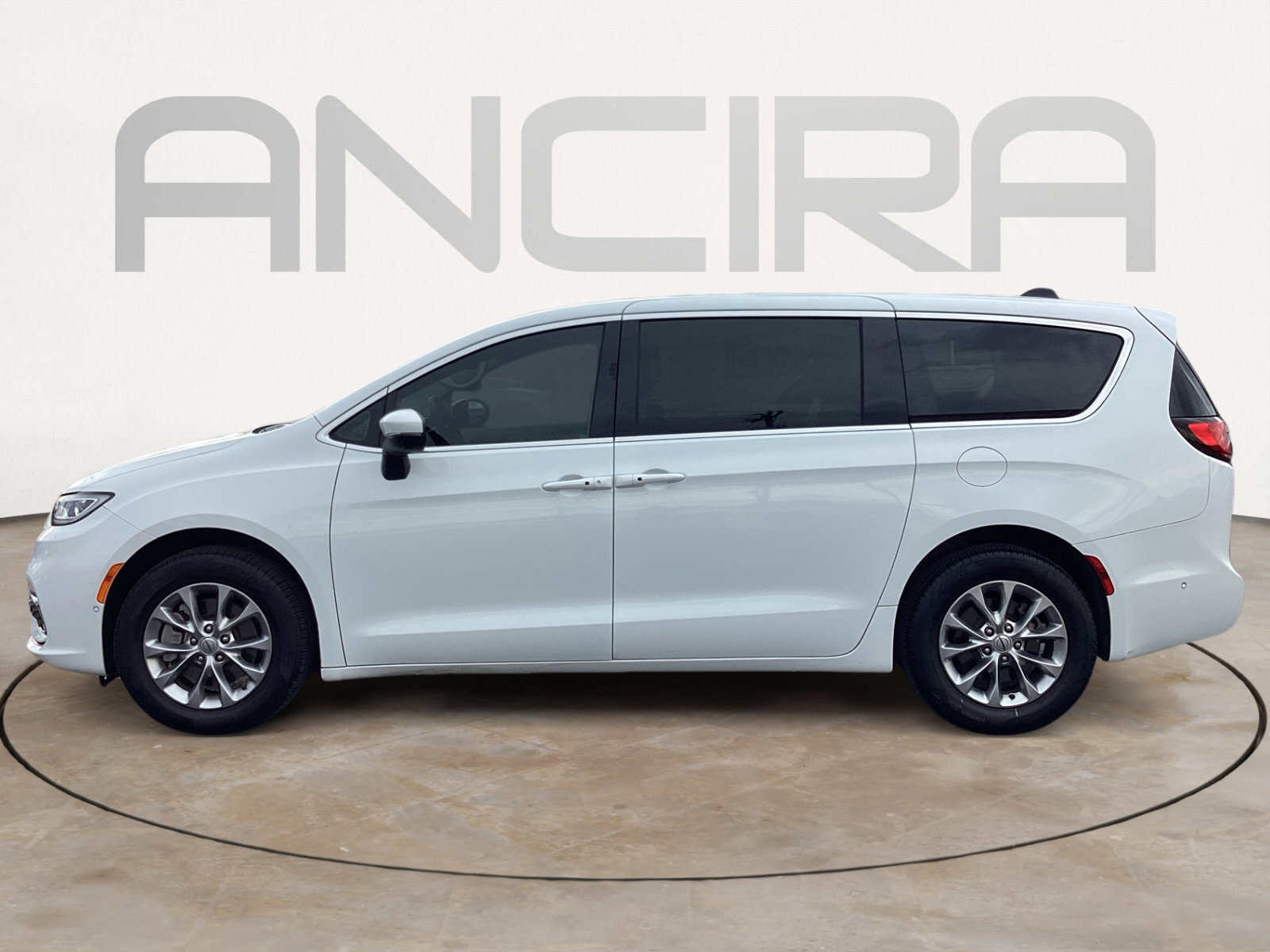 Used 2023 Chrysler Pacifica Touring-L AWD/4WD image 11