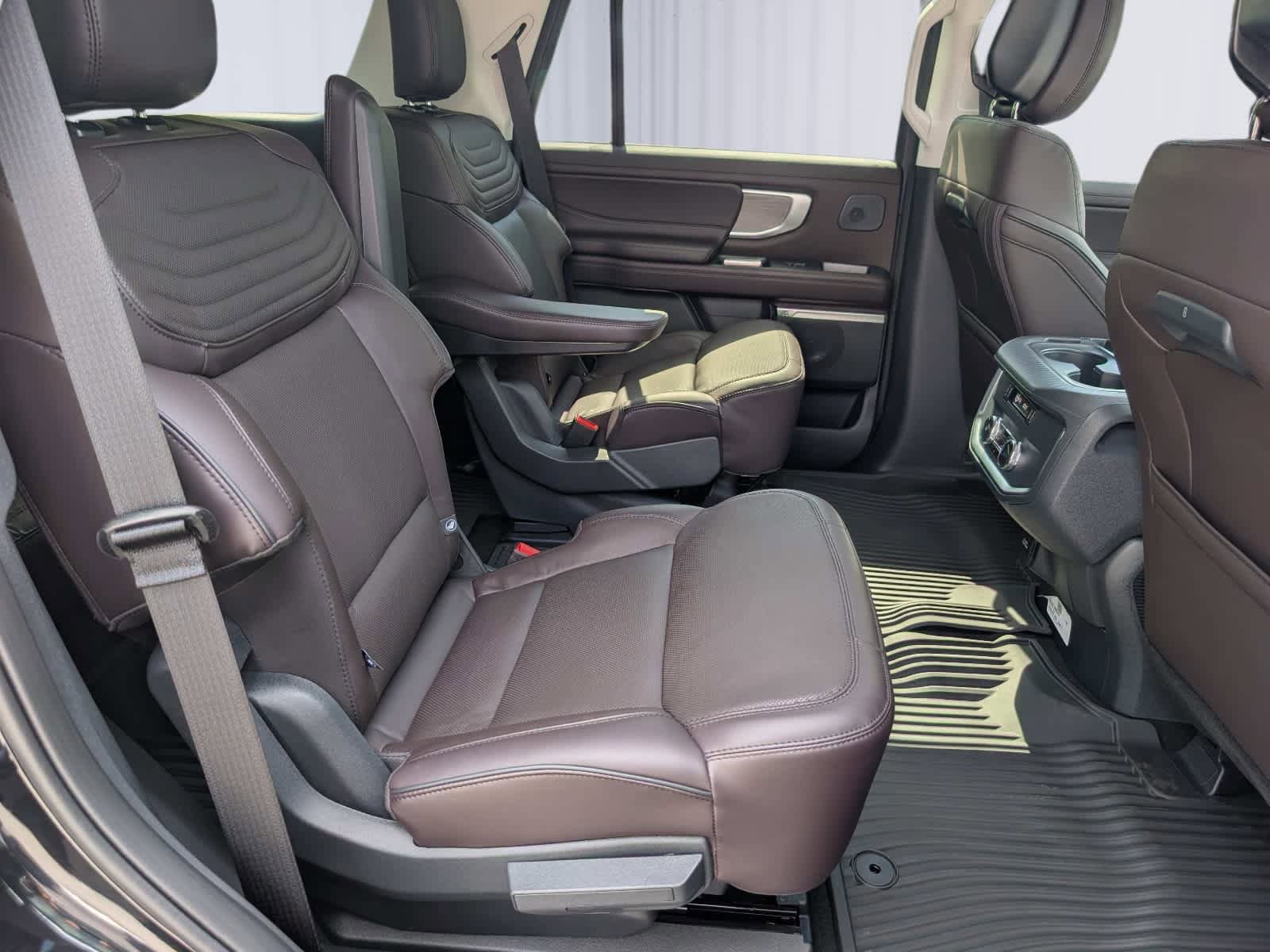 Used 2026 Ford Expedition Platinum w/ Platinum Ultimate Package AWD/4WD image 11