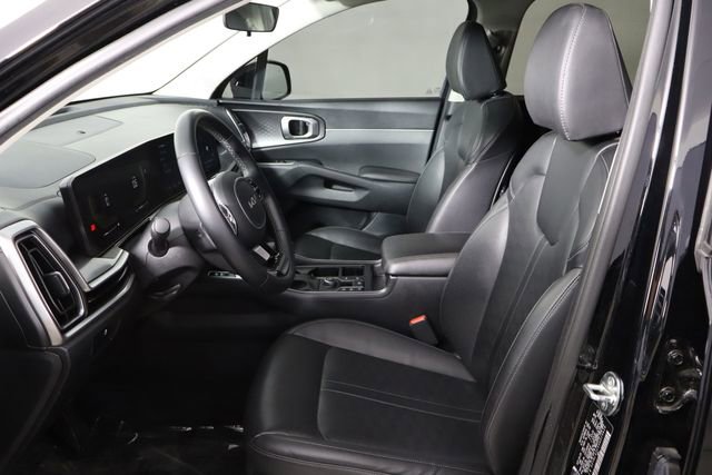 Used 2025 Kia Sorento S w/ Panoramic Sunroof Package FWD image 16