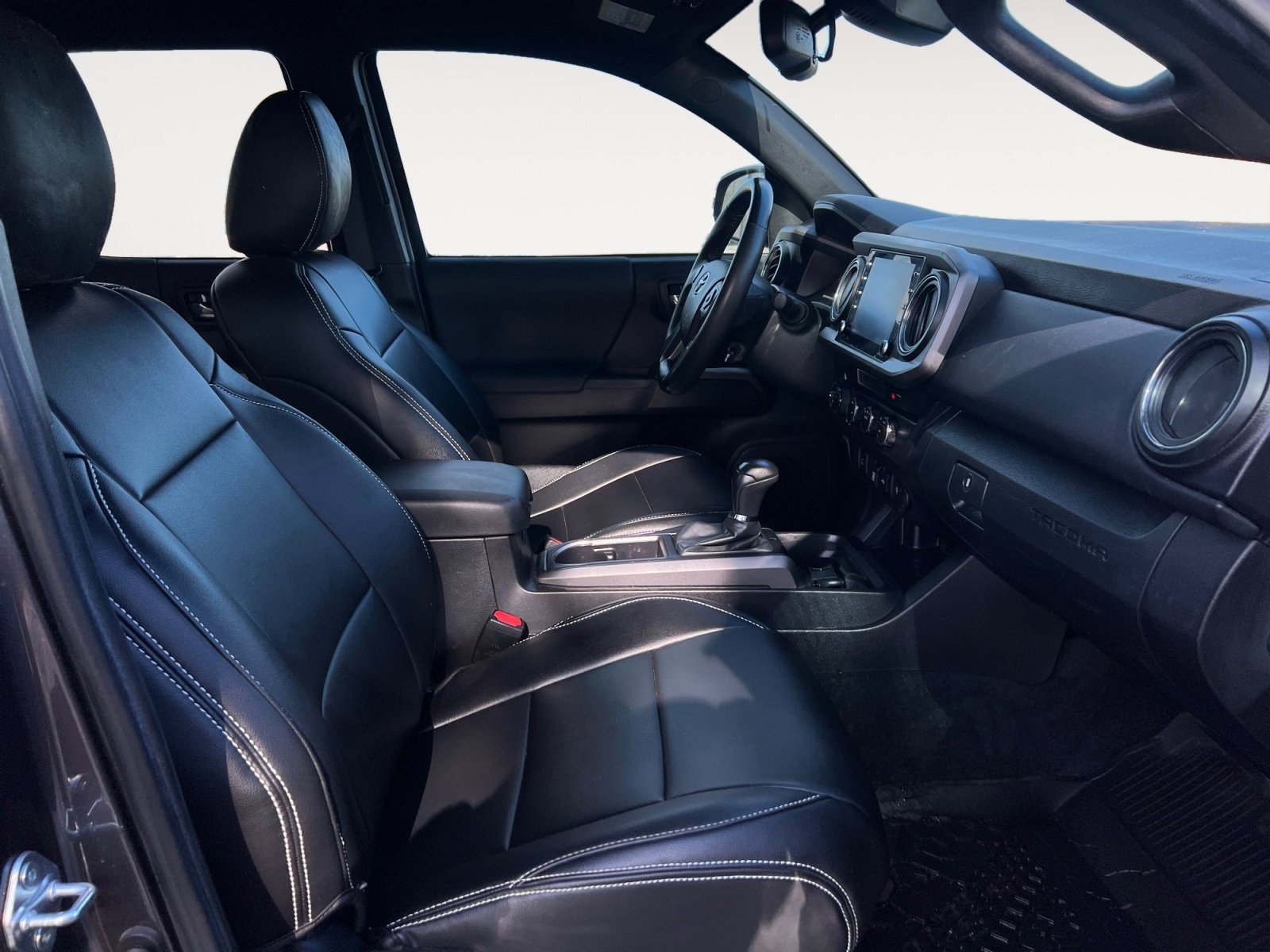 Used 2022 Toyota Tacoma TRD Off-Road image 15