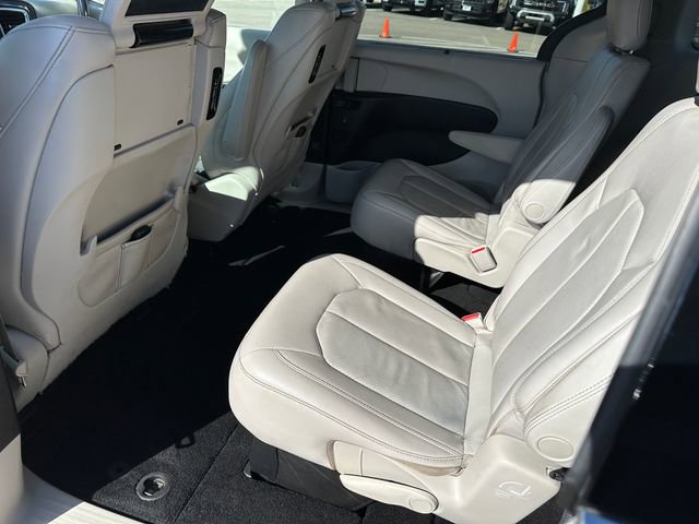 Used 2018 Chrysler Pacifica Touring-L Plus image 17