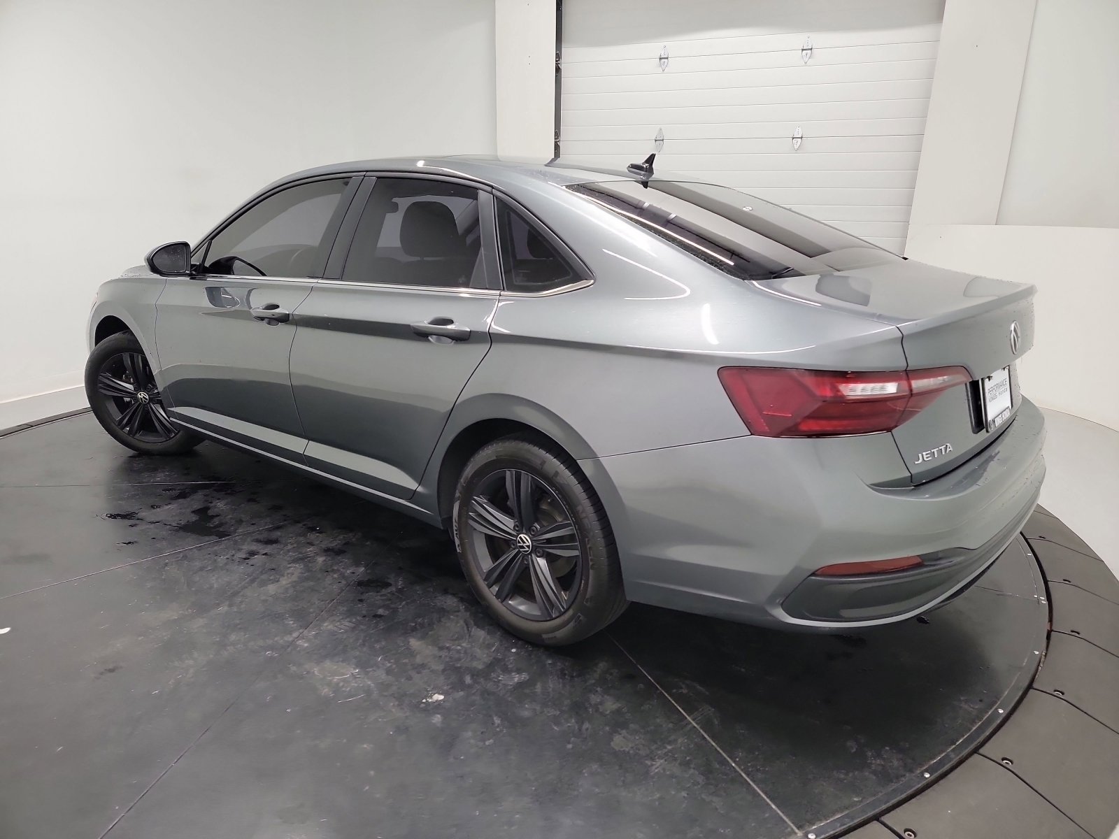 Used 2024 Volkswagen Jetta SE FWD image 6