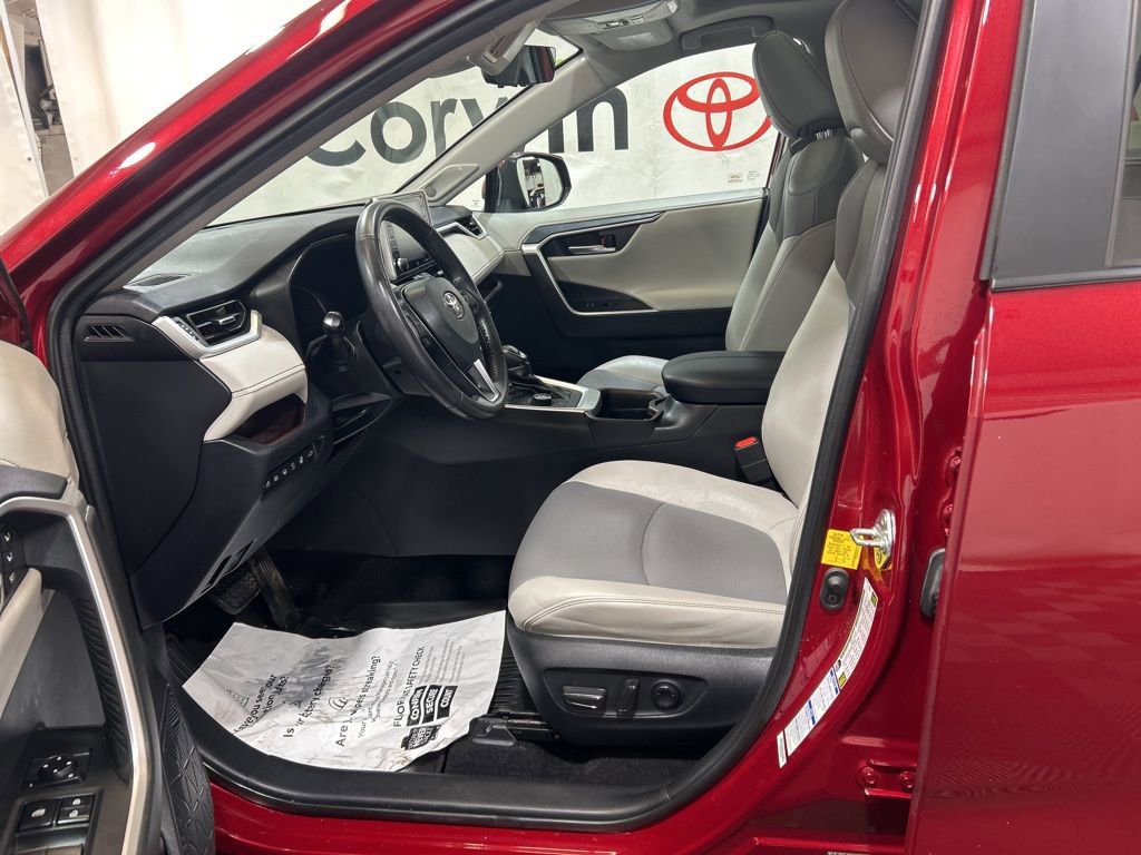 Used 2020 Toyota RAV4 Limited AWD/4WD image 23