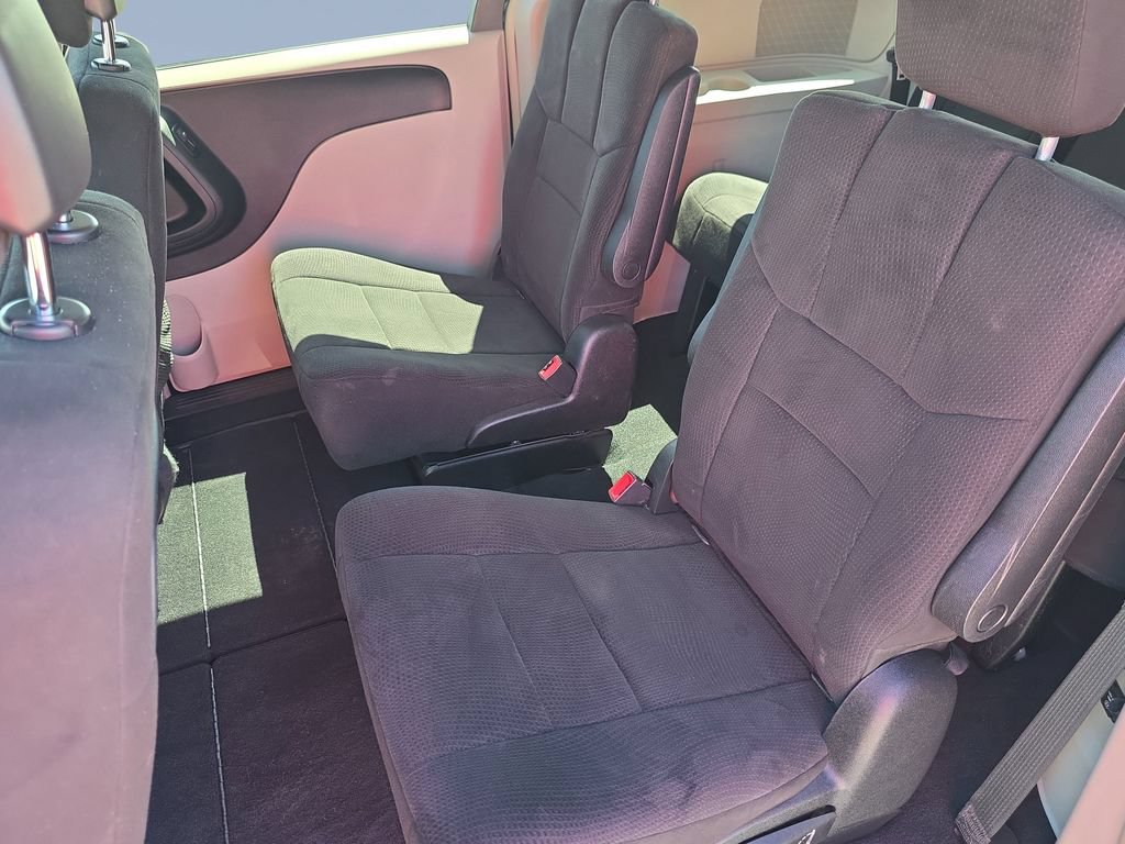 Used 2011 Chrysler Town & Country Touring FWD image 27