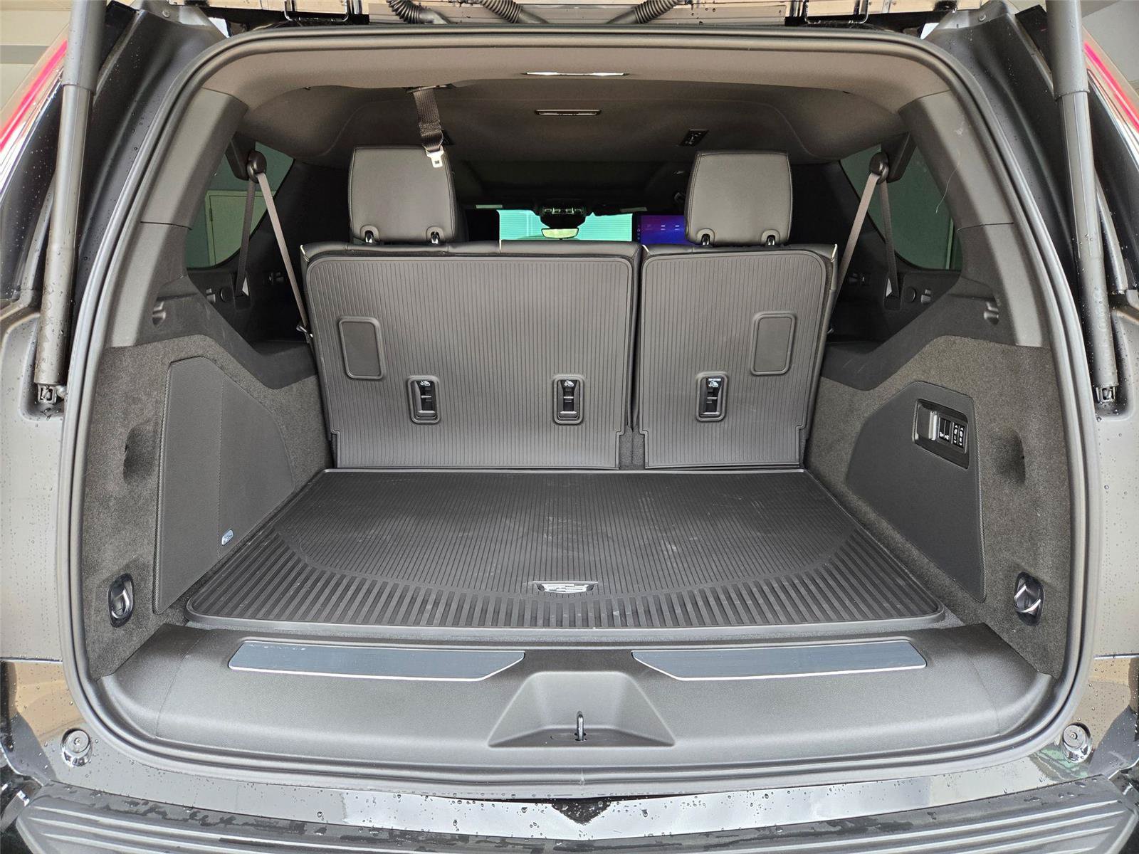 New 2026 Cadillac Escalade ESV Sport w/ Touring Package AWD/4WD image 34
