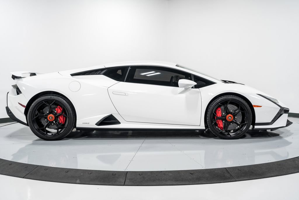 Used 2024 Lamborghini Huracan Tecnica RWD image 2