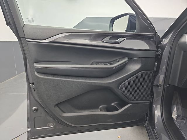 Used 2023 Jeep Grand Cherokee Altitude AWD/4WD image 25