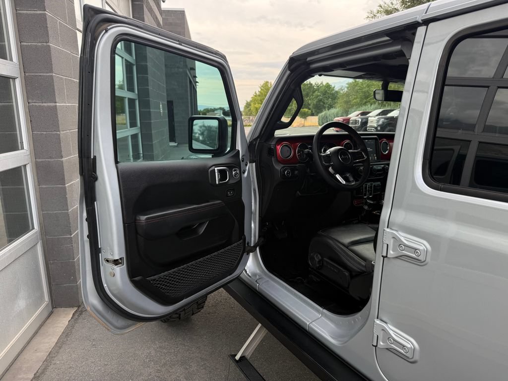 Used 2023 Jeep Gladiator Rubicon w/ Trailer Tow Package AWD/4WD image 19