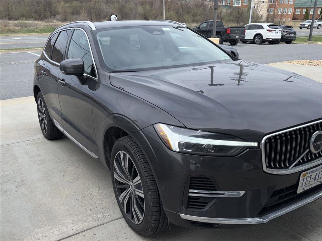 Used 2022 Volvo XC60 T8 Inscription w/ Advanced Package image 3