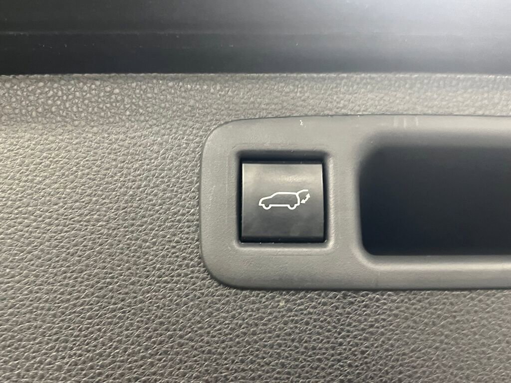 Used 2023 Toyota Highlander XLE image 18