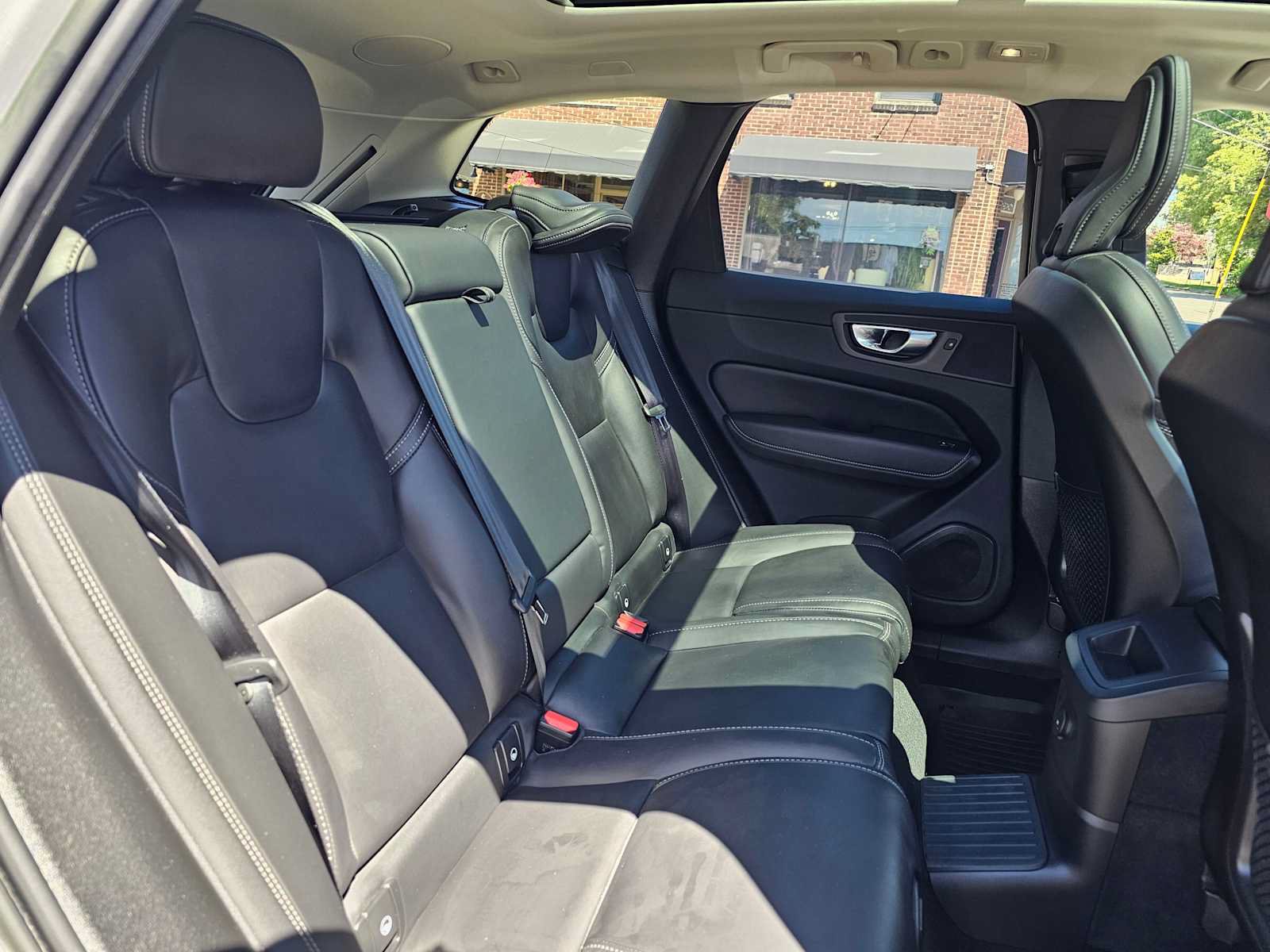 Used 2023 Volvo XC60 T8 Ultimate AWD/4WD image 14