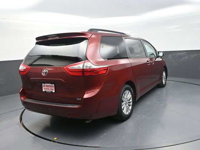 Used 2016 Toyota Sienna XLE image 7