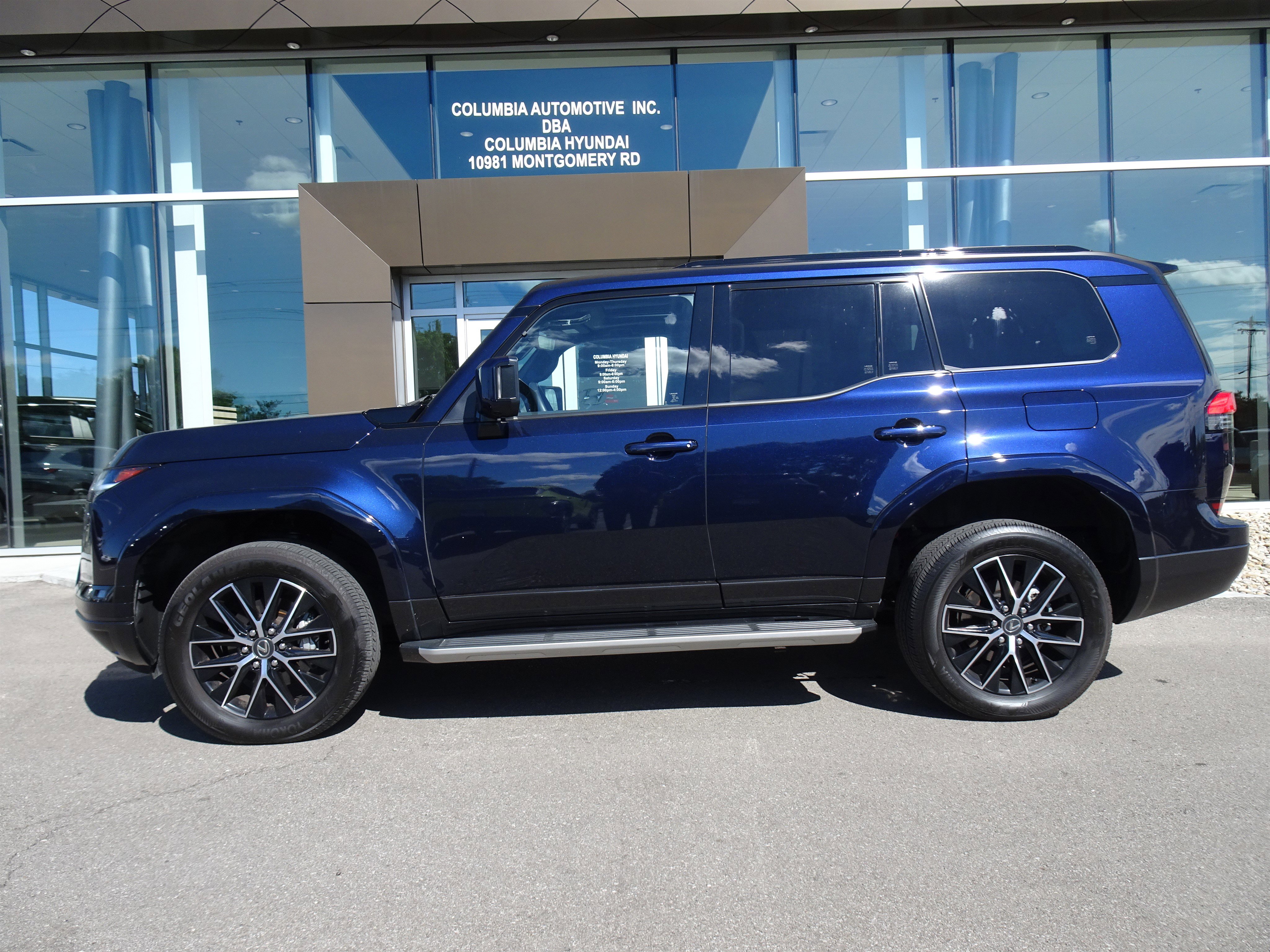 Used 2024 Lexus GX 550 w/ Accessory Package (2T) AWD/4WD image 2