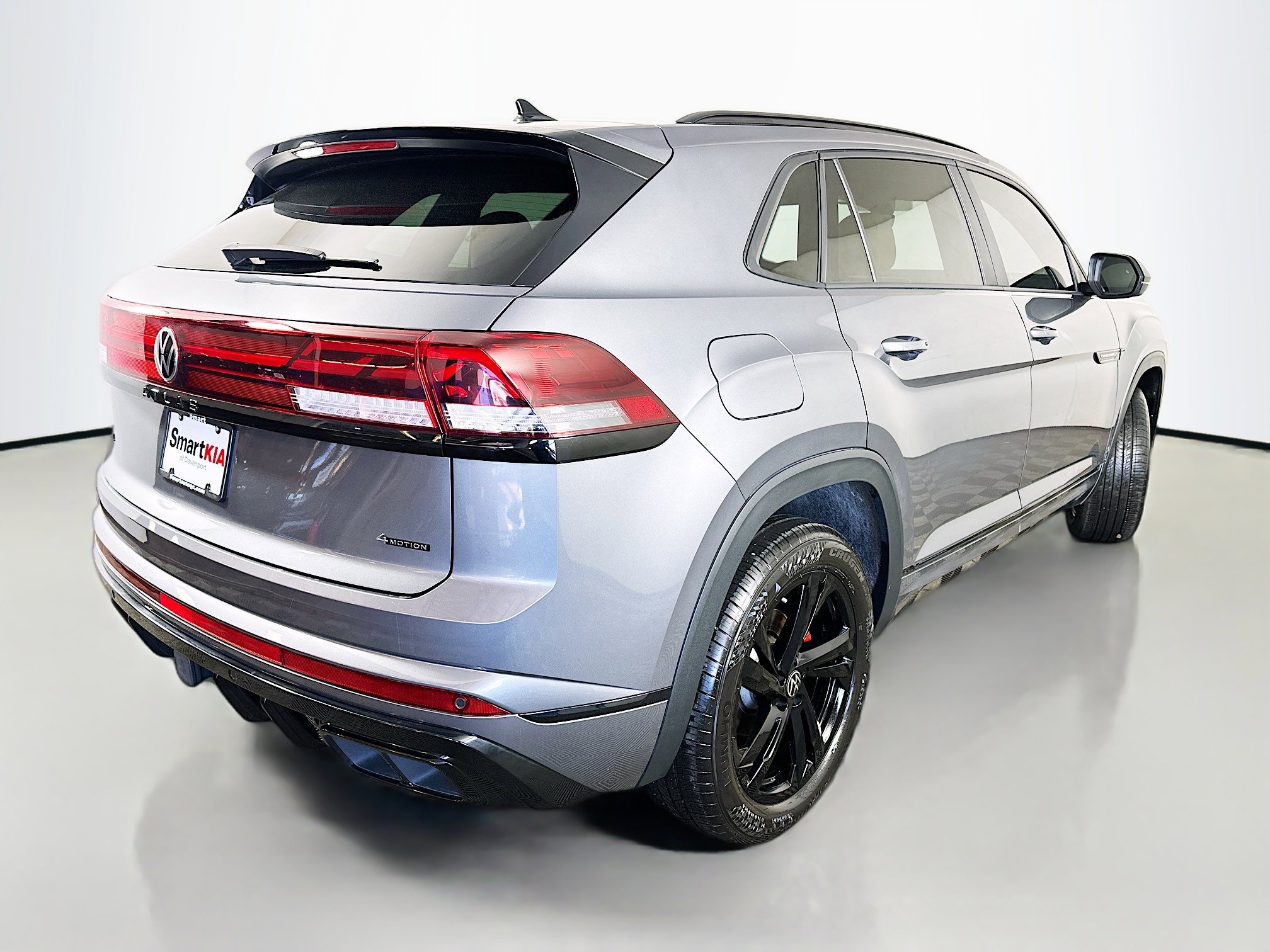 Used 2025 Volkswagen Atlas Cross Sport SEL R-Line image 7