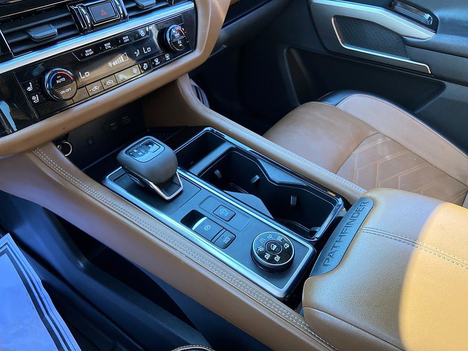 Certified 2022 Nissan Pathfinder Platinum w/ Lighting Package (N92) AWD/4WD image 15