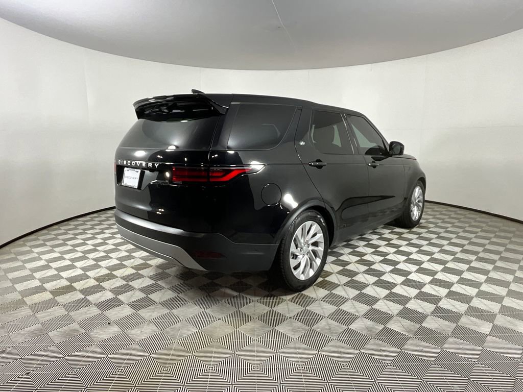 Certified 2025 Land Rover Discovery S image 4
