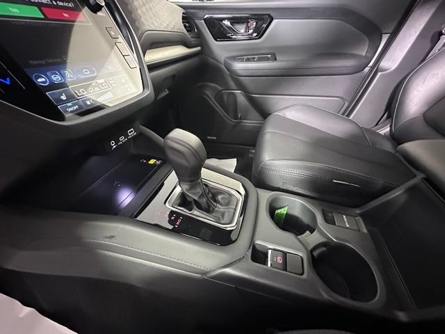 Used 2025 Subaru Forester Limited AWD/4WD image 31