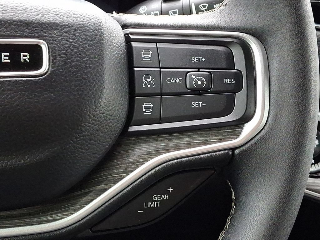 Used 2024 Jeep Wagoneer L Series II w/ Flexible Seating Group AWD/4WD image 25