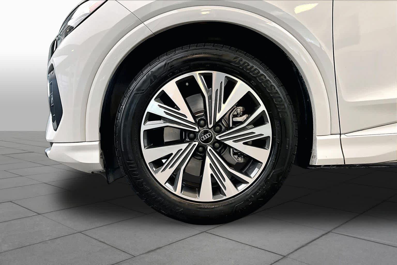 Used 2025 Audi Q4 e-tron Premium Plus w/ Premium Plus RWD image 9