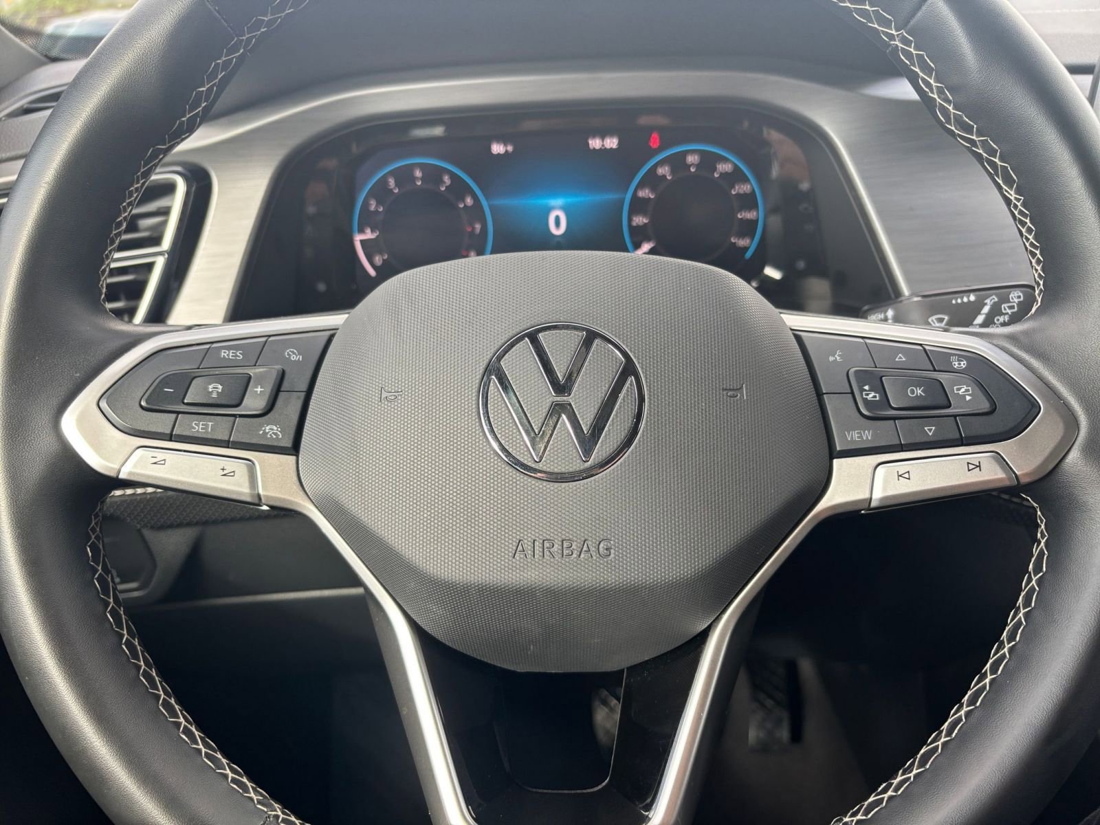 Used 2025 Volkswagen Atlas Cross Sport SE image 28