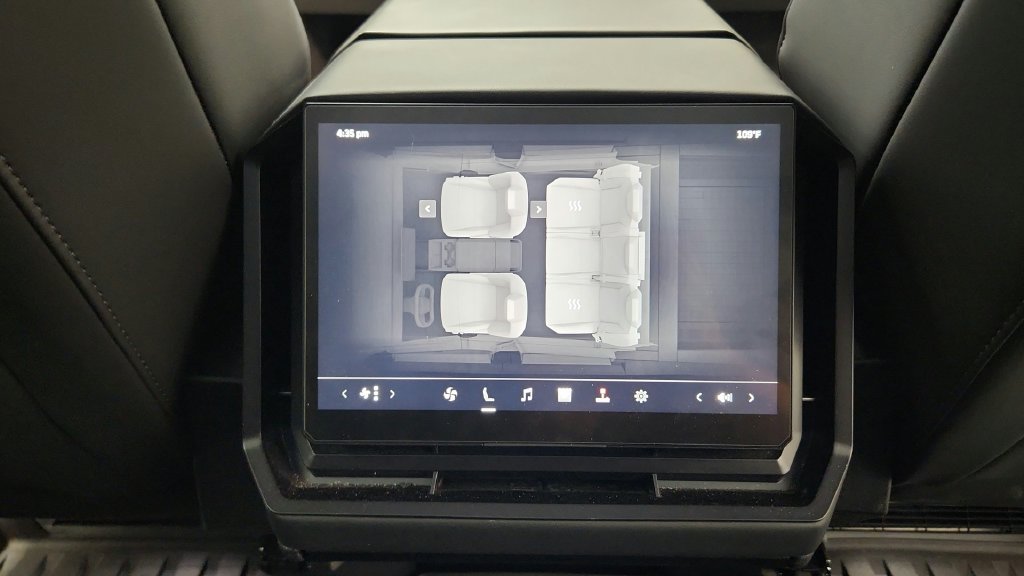 Used 2024 Tesla Cybertruck AWD Crew Cab image 31