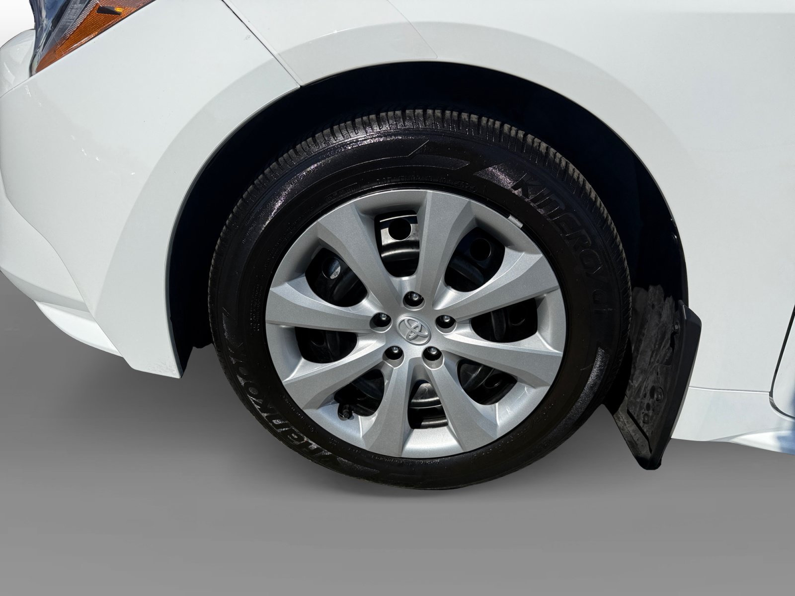 Used 2025 Toyota Corolla LE FWD image 9