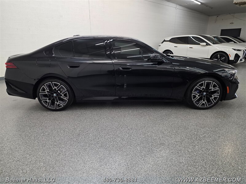 Used 2026 BMW 530i w/ M Sport Package RWD image 8