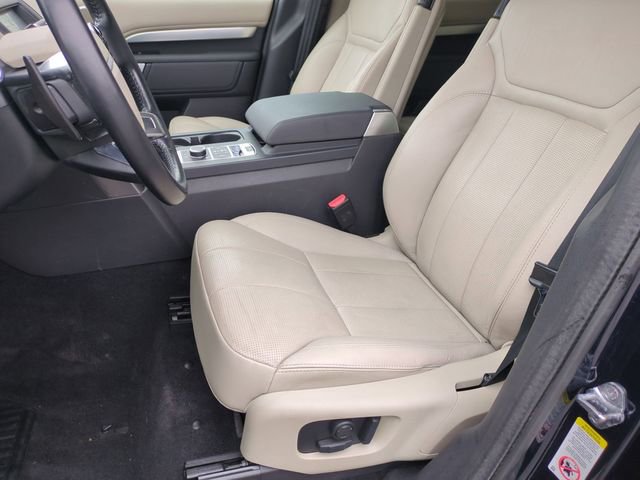 Used 2020 Land Rover Discovery Landmark AWD/4WD image 12