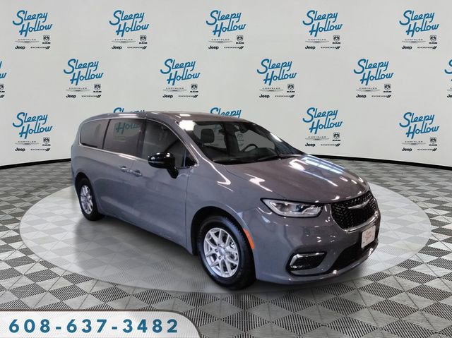 Used 2025 Chrysler Pacifica Select image 3