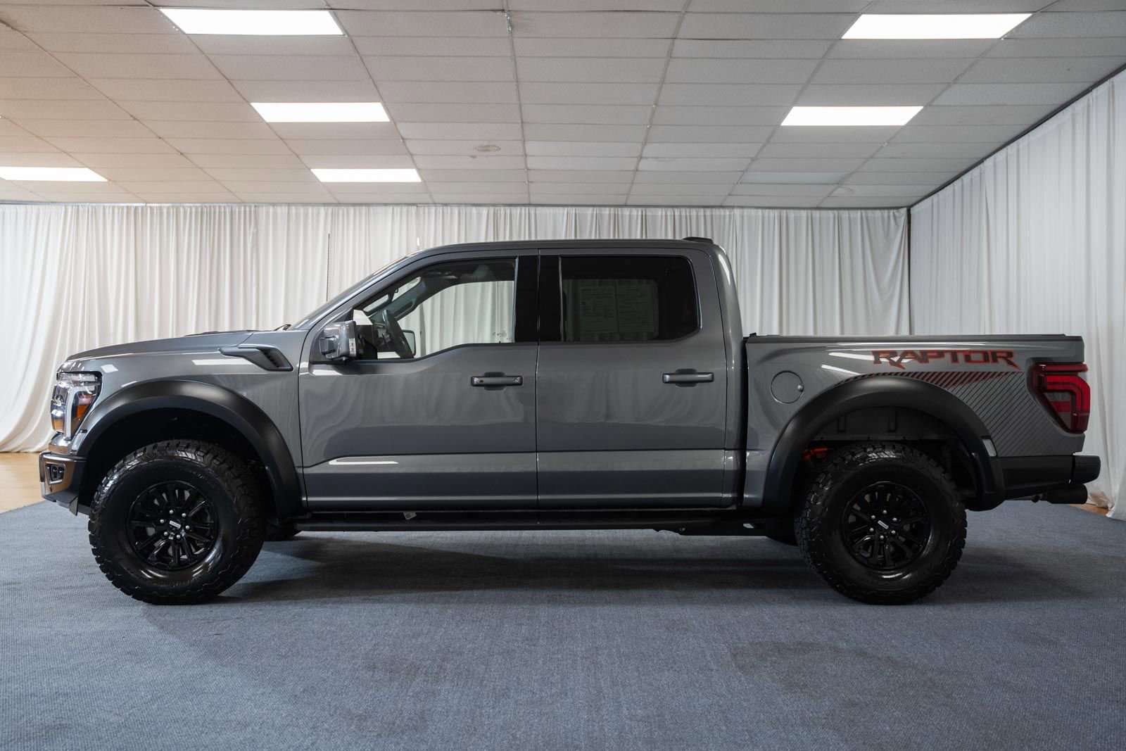 Used 2025 Ford F150 Raptor image 5