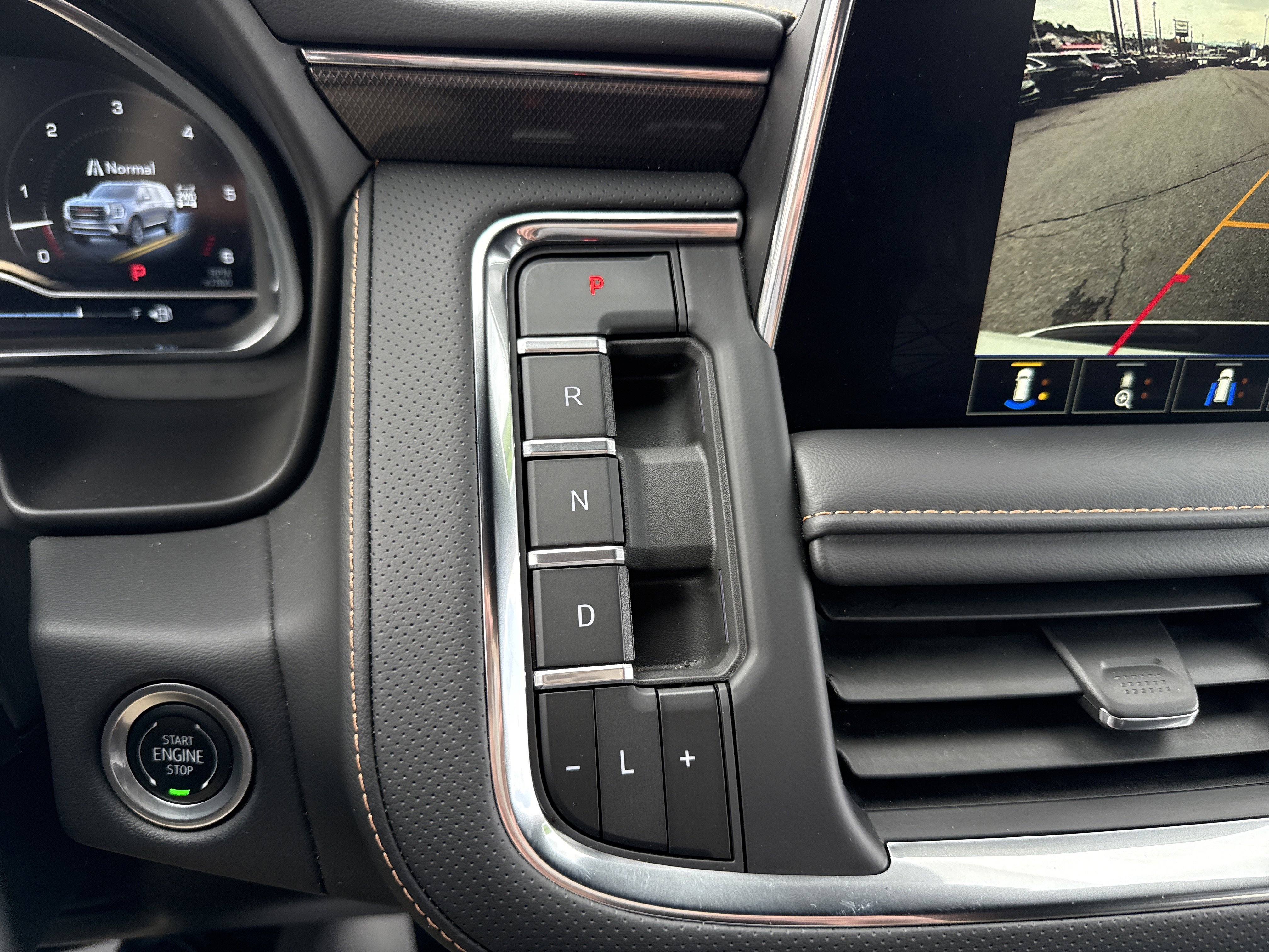 Used 2024 GMC Yukon AT4 w/ AT4 Premium Package image 25