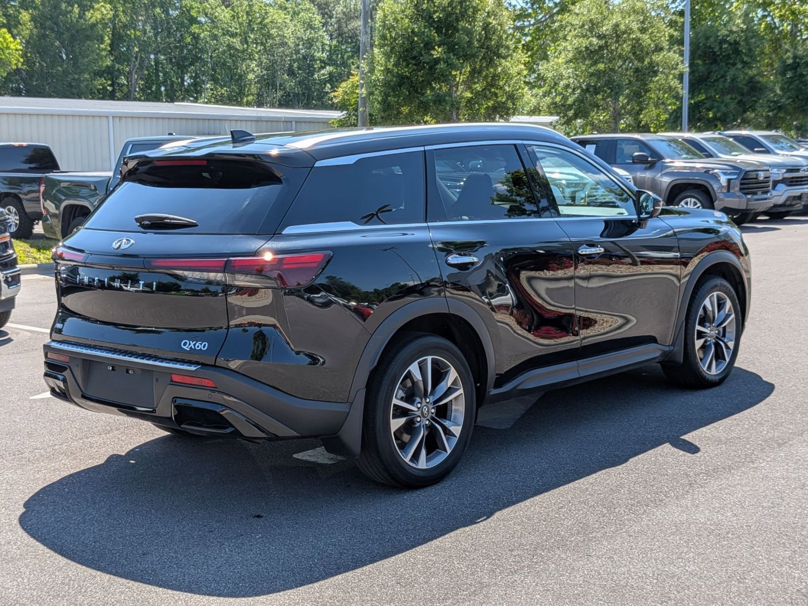 Used 2023 INFINITI QX60 Luxe w/ Cargo Package AWD/4WD image 3