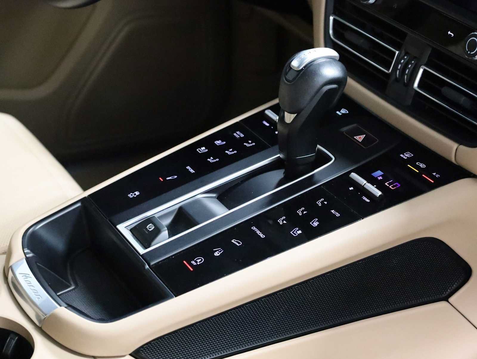 Certified 2023 Porsche Macan S AWD/4WD image 21