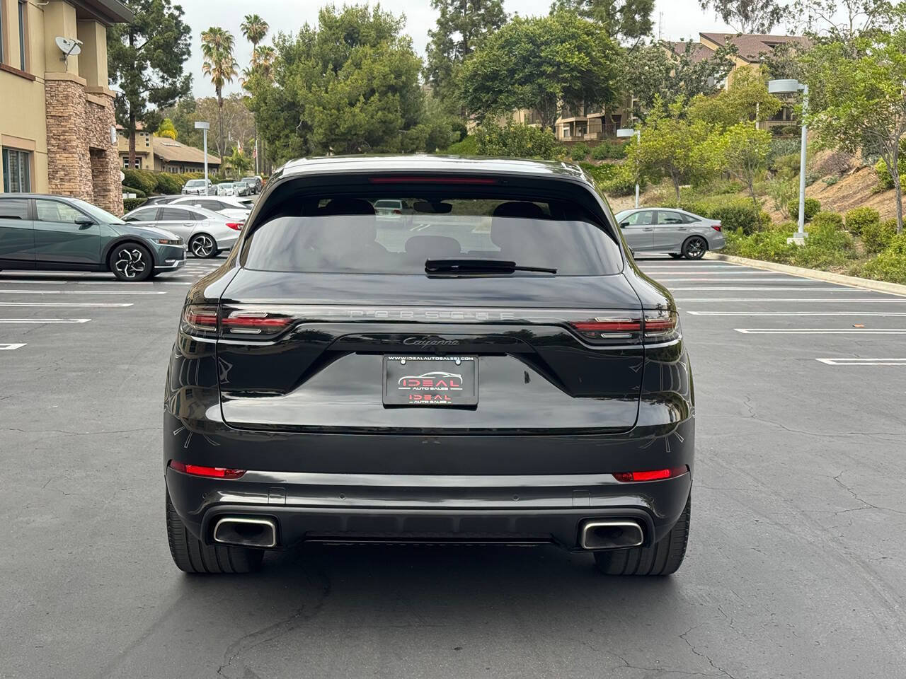 Used 2023 Porsche Cayenne Platinum Edition AWD/4WD image 4
