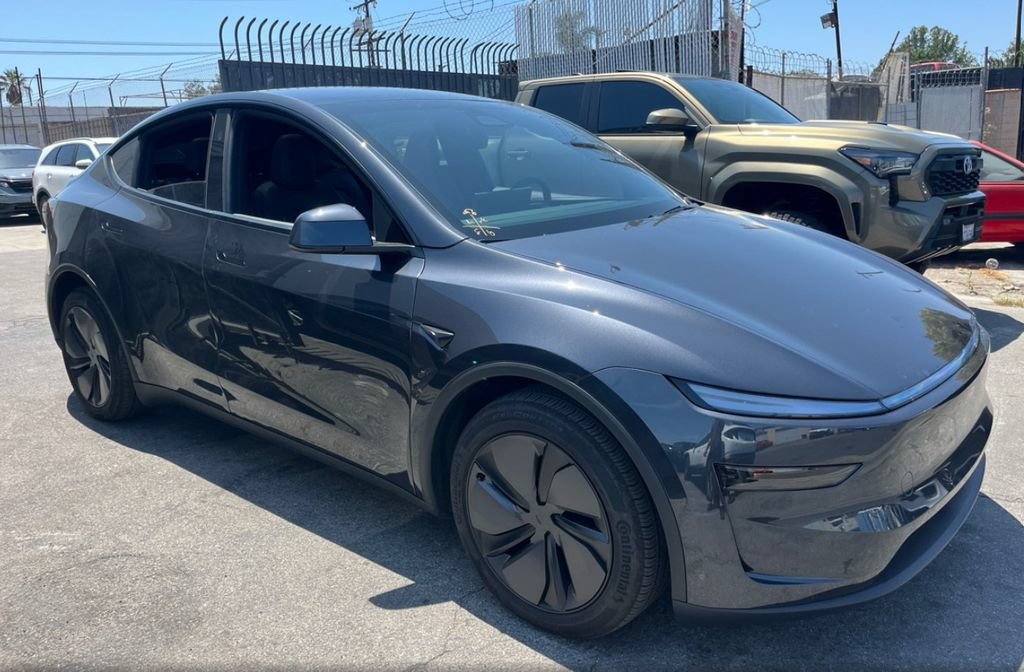 Used 2026 Tesla Model Y Long Range AWD/4WD image 9