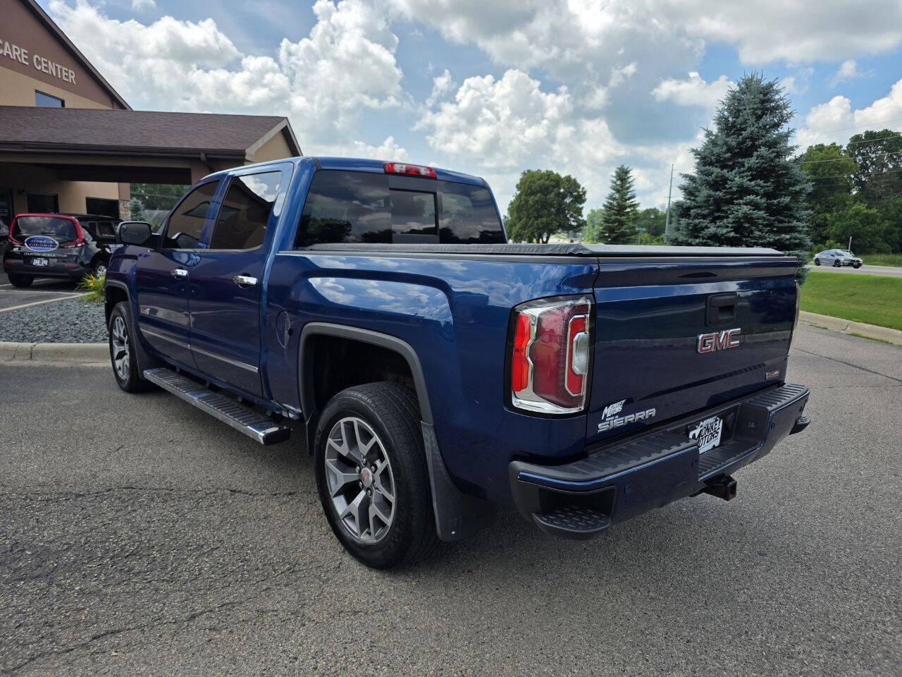 Used 2016 GMC Sierra 1500 SLT w/ All-Terrain Package AWD/4WD image 7