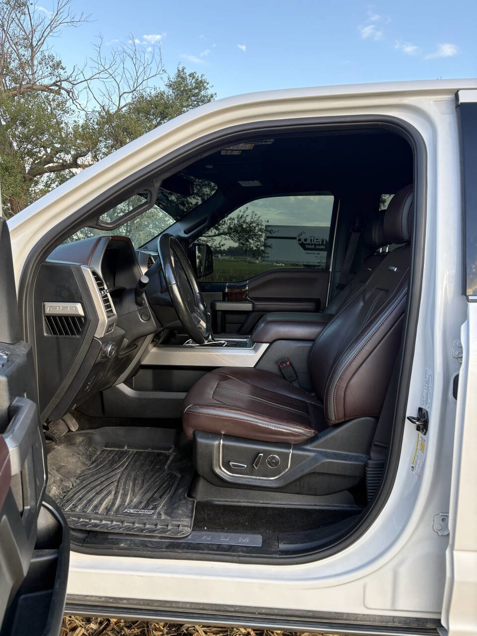 Used 2017 Ford F150 Platinum w/ Equipment Group 701A Luxury image 8