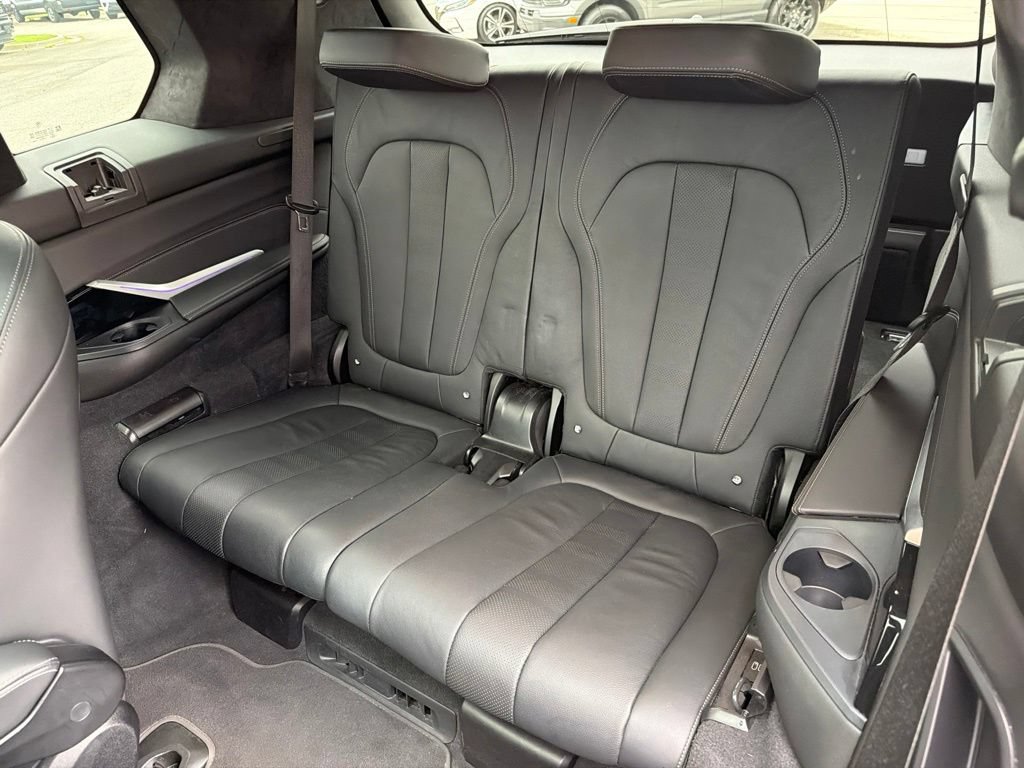 Used 2022 BMW X7 xDrive40i w/ M Sport Package AWD/4WD image 17